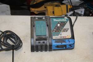 lot 563 image: Makita Li-ion 14.4-18V  Ni-MH 7.2-14.4V Battery Charger DC18RC