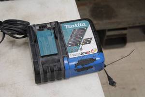 lot 569 image: Makita Li-ion 14.4-18V  Ni-MH 7.2-14.4V Battery Charger DC18RC