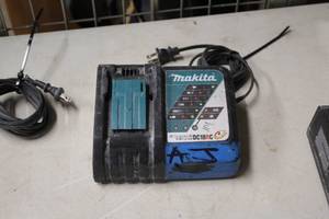 lot 571 image: Makita Li-ion 14.4-18V  Ni-MH 7.2-14.4V Battery Charger DC18RC