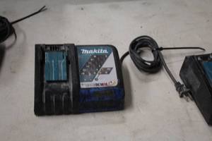 lot 572 image: Makita Li-ion 14.4-18V  Ni-MH 7.2-14.4V Battery Charger DC18RC