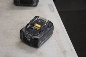 lot 580 image: Makita 18V 4Ah Li-Ion Battery