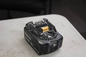 lot 582 image: Makita 18V 4Ah Li-Ion Battery