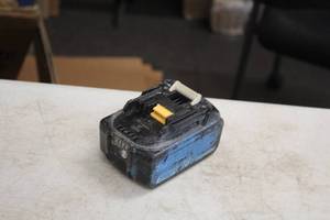 lot 586 image: Makita 18V 5Ah Li-Ion Battery