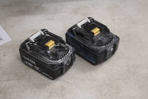 lot 589 image: Lot of (2) Makita 18V 5Ah Li-Ion Battery