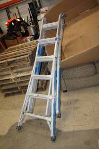 lot 14 image: Werner 300-lbs Extra Heavy Duty Aluminum 9-12 Step19 Extension Combination Ladder