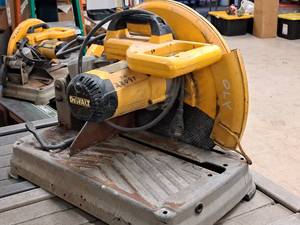 lot 1147 image: DeWalt 14 (355mm) Chop Saw D28715