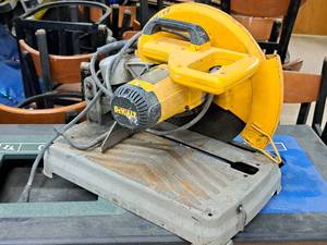 lot 1148 image: DeWalt 14 (355mm) Chop Saw D28715