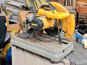 lot 1150 image: DeWalt 14 (355mm) Chop Saw D28715