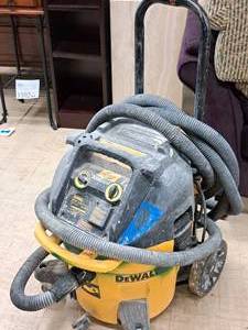 lot 1152 image: DeWalt 10-Gallon HEPA 155 CFM Dust Extractor Vacuum DWV012