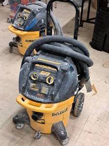 lot 1154 image: DeWalt 10-Gallon HEPA 155 CFM Dust Extractor Vacuum DWV012