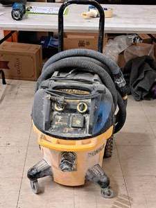 lot 1156 image: DeWalt 10-Gallon HEPA 155 CFM Dust Extractor Vacuum DWV012
