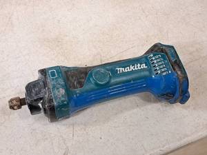 lot 1161 image: Makita 18V Drywall Router  Cut-Out Tool XOC01