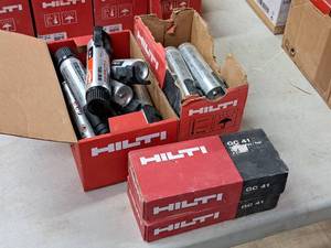 lot 1166 image: Lot of (17) Hilti GC41 Fuel Cells