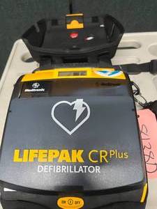 lot 15 image: MSRP $2500 Medtronic Physio Control LIFEPAK CR Plus AED Emergency Defibrillator WBattery & 924 Pads -Fully Automatic AHA Voice Prompt With both voice & graphic prompts - Works Great Guaranteed However Pads & Battery Should Be Replaced Soon