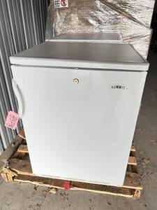 lot 24 image: Felix Storch Inc. Summit FF-7L 5.5 cu.ft. Under Counter Refrigerator - In Great Working Condition Very Clean & Guaranteed To Work