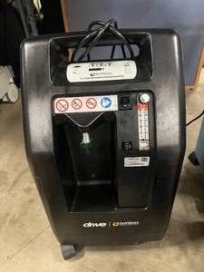 lot 27 image: DeVilbiss Healthcare 5 Liter Oxygen Concentrator - In Great Condition