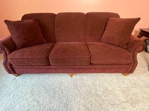lot 25 image: Flexsteel Upholstered Sofa