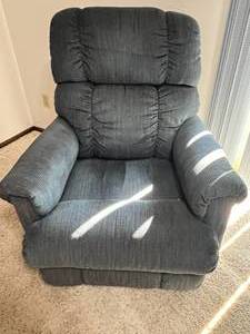 lot 34 image: Plush BlueGray Recliner Chair