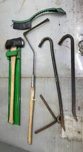 lot 118 image: Assorted Hand Tools Lot