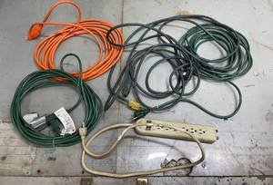 lot 122 image: Lot of Extension Cords and Power Strip