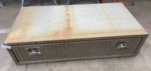 lot 185 image: Large Diamond Plate Metal Storage Box