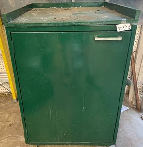 lot 192 image: Green Industrial Storage Cabinet on Wheels