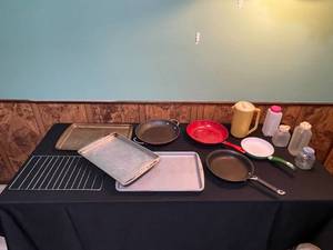 lot 94 image: Lot of Kitchen Cookware and Storage Containers