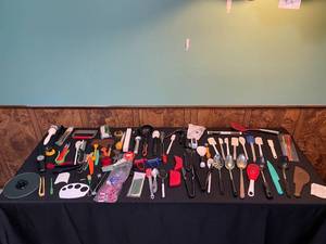 lot 96 image: Large Assortment of Kitchen Tools and Accessories