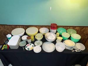 lot 97 image: Lot of Assorted Kitchenware and Storage Containers