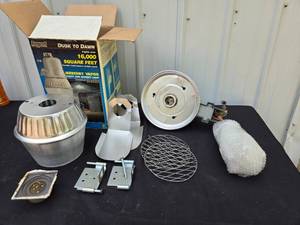 lot 135 image: Regent Dusk to Dawn Mercury Vapor Security Light