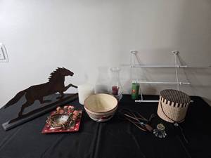 lot 214 image: Assorted Decorative and Functional Home Items