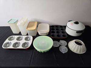 lot 219 image: Lot of Kitchen Storage Containers and Bakeware