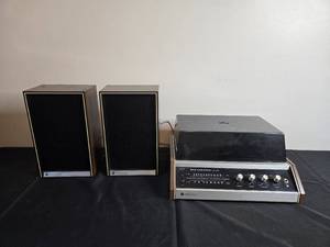 lot 239 image: Penncrest Solid State AMFM Stereo Phonograph Model 1310 with Speakers