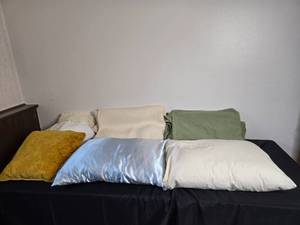 lot 262 image: Assorted Bedding Lot with Pillows and Blankets