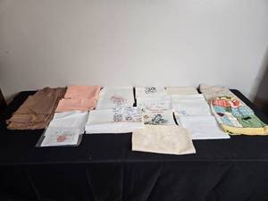 lot 264 image: Collection of Assorted Decorative Towel Embroidered and Patterned