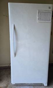 lot 313 image: Kenmore Upright Freezer, Model 253.22042410