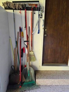 lot 320 image: Assorted Yard and Cleaning Tools Lot
