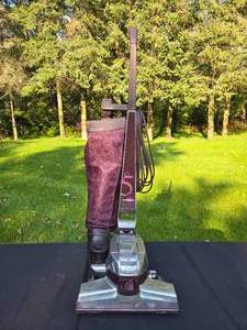 lot 322 image: Kirby G5 Performance Upright Vacuum Cleaner