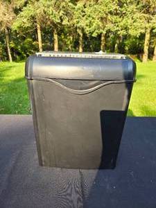 lot 323 image: Amazon Basics 6-Sheet Cross-Cut Paper and Credit Card Shredder