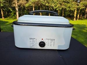 lot 325 image: Hamilton Beach Automatic Roaster Oven