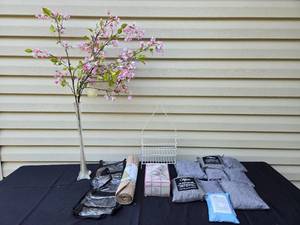 lot 328 image: Assorted Household Items Lot