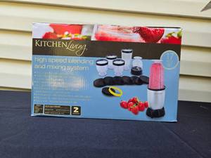 lot 333 image: Kitchen Living High Speed Blending and Mixing System, 17-Piece Set