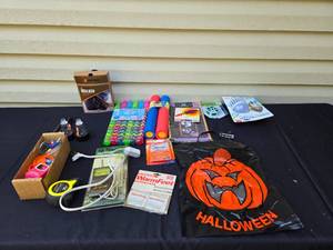 lot 335 image: Assorted Household Items and Tools Lot