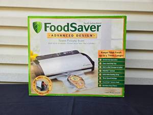 lot 340 image: FoodSaver V2860 Vacuum Packaging System Plus Starter Kit
