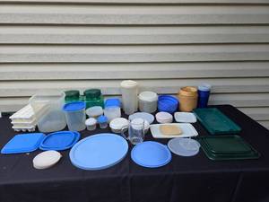 lot 351 image: Assorted Lot of Plastic Storage Containers and Lids