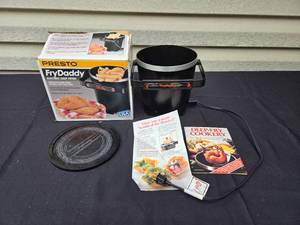 lot 354 image: Presto FryDaddy Electric Deep Fryer