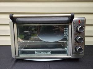 lot 357 image: BlackDecker Toaster Oven with Accessories