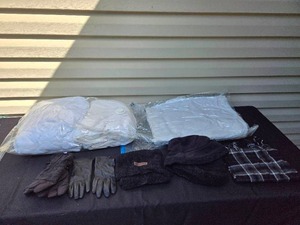 lot 381 image: Assorted Winter Clothing Lot