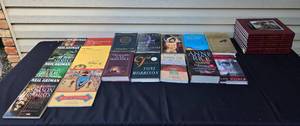 lot 387 image: Assorted Book Lot - Fiction, Non-fiction & Graphic Novels