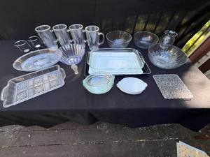 lot 376 image: Assorted Lot of Fostoria Glassware and Home Decor Items
